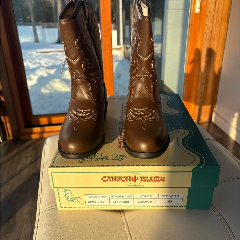 Kids Brown Cowboy Boots Canyon Trails  size 2 New in box